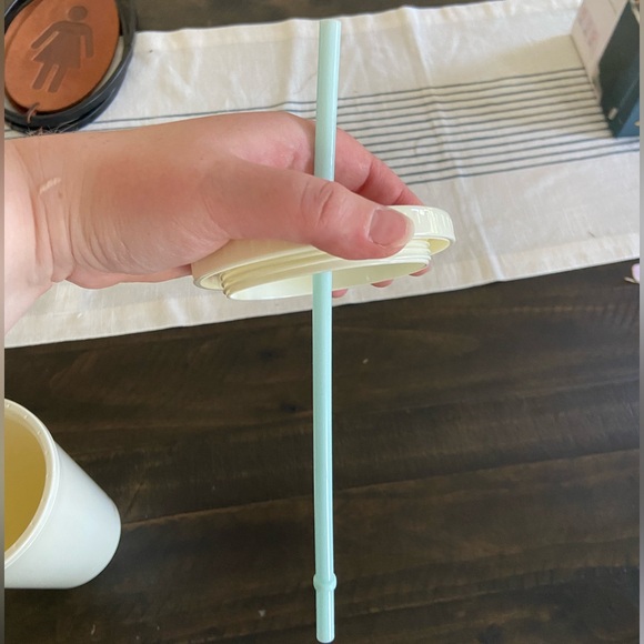 EUC KATE SPADE Mrs tumbler - Picture 4 of 6